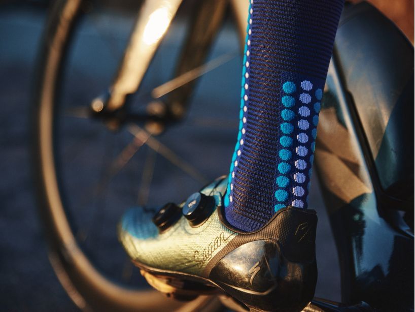 PRO RACING SOCKS V4.0 BIKE - SODALITE/FLUO BLUE